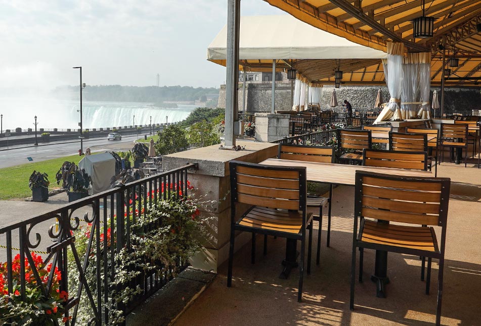 Queen Victoria Place Restaurant - Terrace view overseeing the Niagara Falls