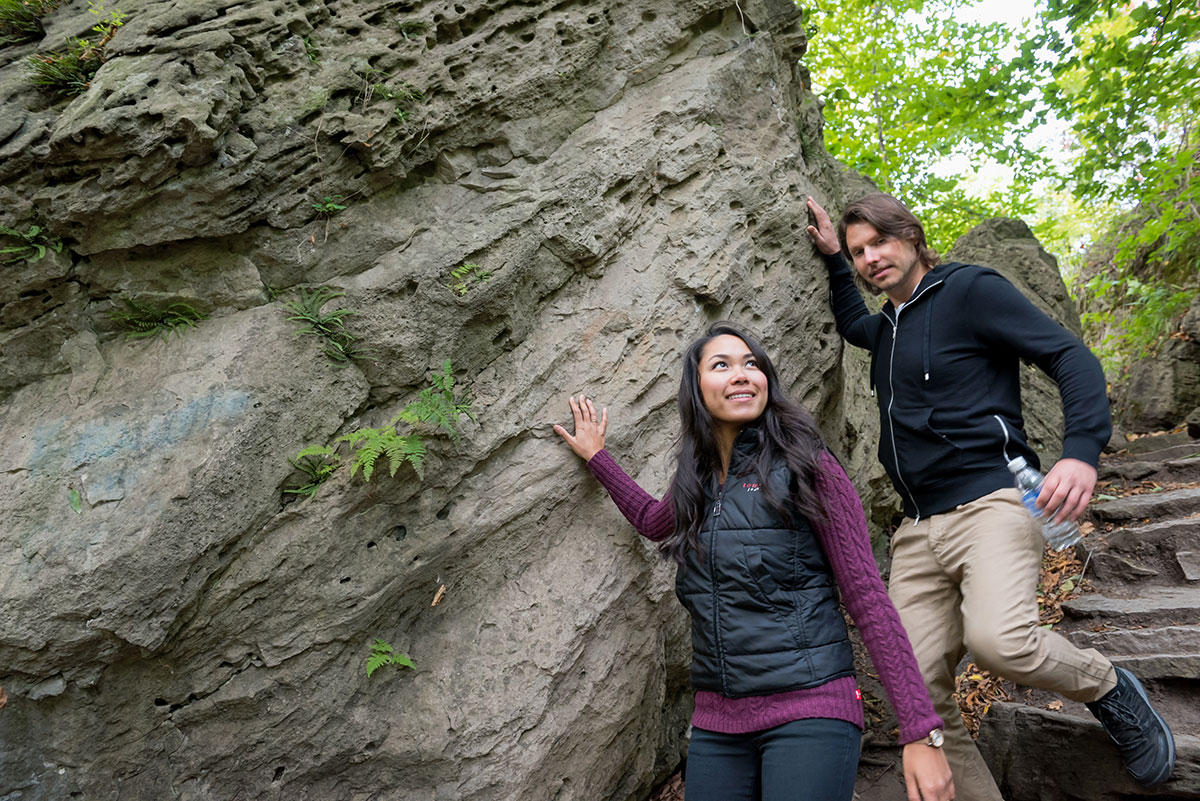 A couple hiking across the Niagara Glen